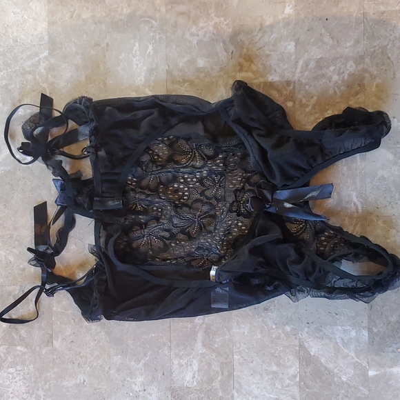 Black lace & mesh - Picture 2 of 2